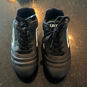 Youth soccer cleats